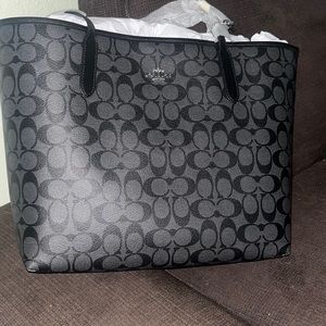 Cute brand new large coach purse! Costs $395